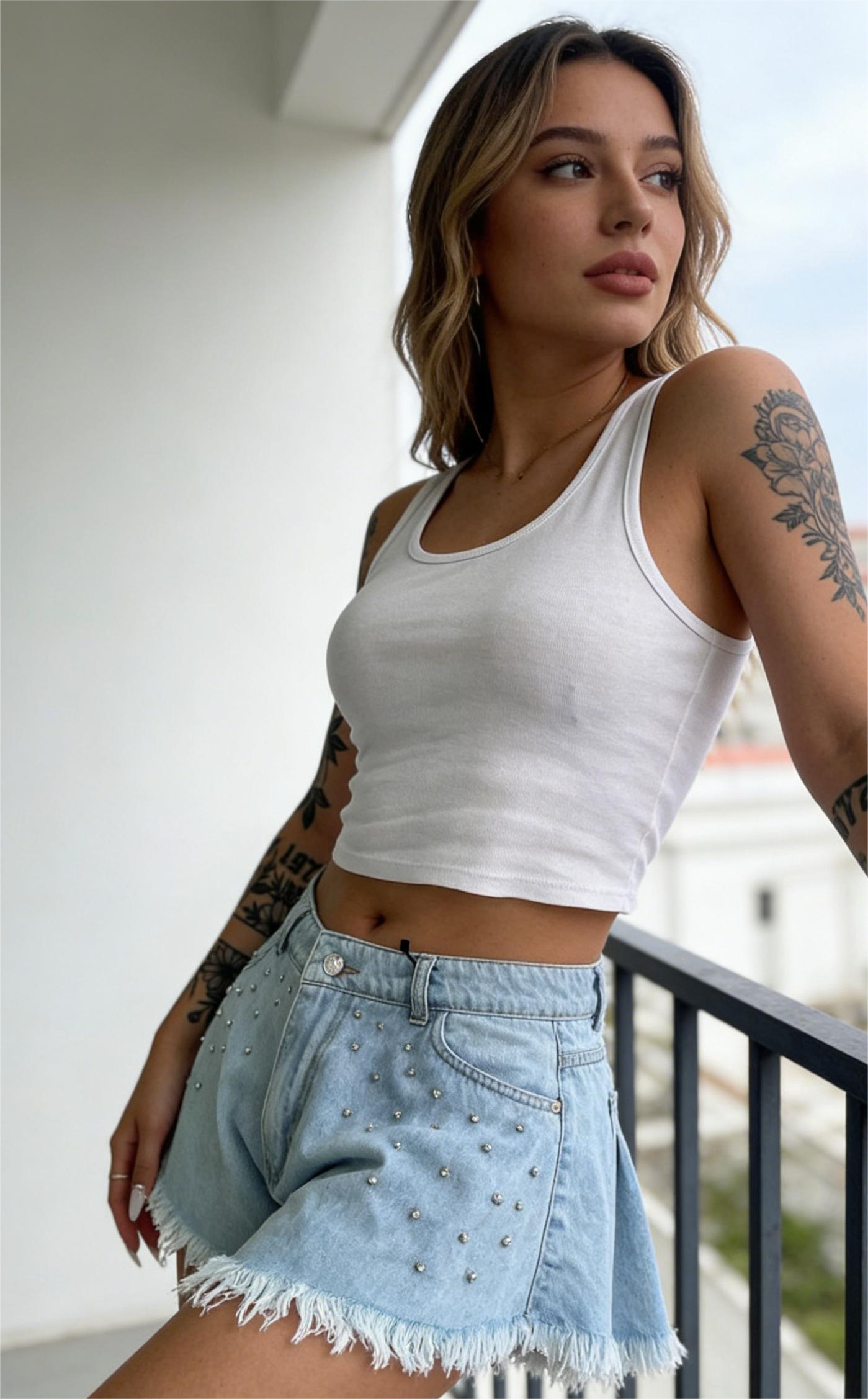 Light-colored washed denim studded shorts-Mesadic