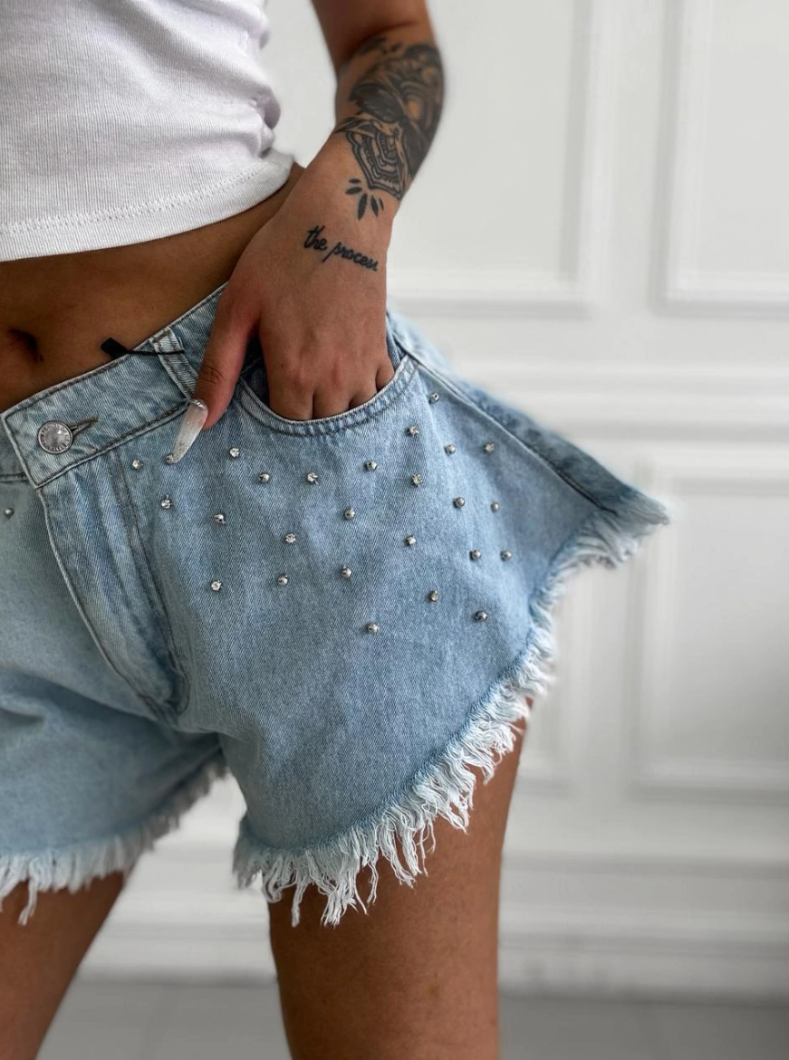 Light-colored washed denim studded shorts-Mesadic