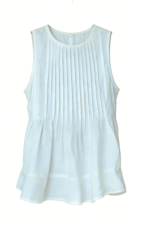 White ruffled top and light-colored loose-fitting jeans set-Mesadic