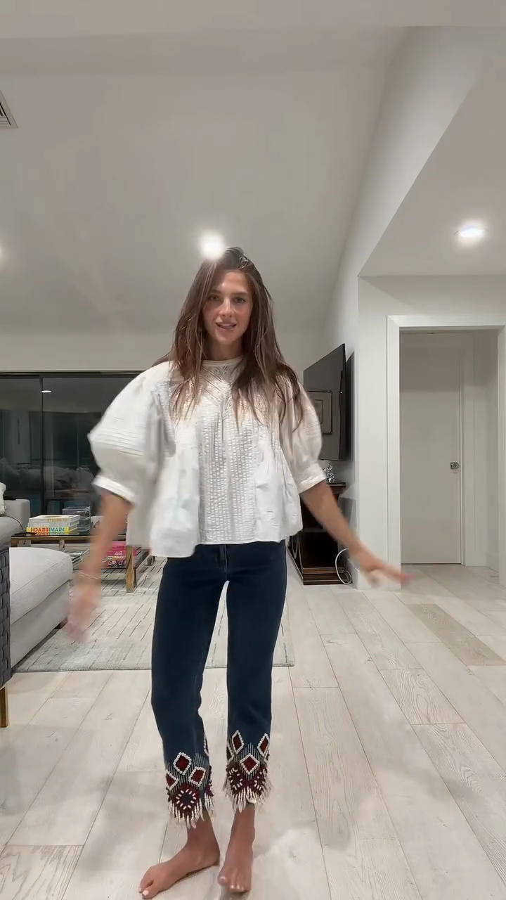 Dark washed embroidered tassel cropped jeans-Mesadic