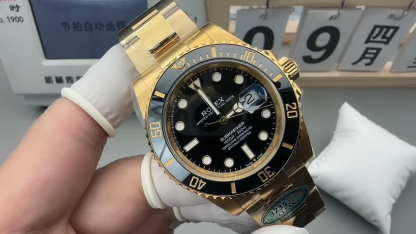 Rolex Submariner men's watch 41mm  Golden Black