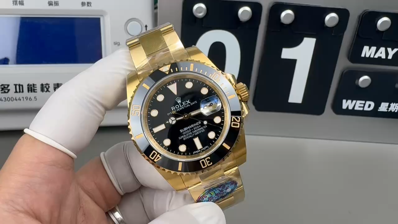 Rolex Submariner men's watch 40mm  Golden Black