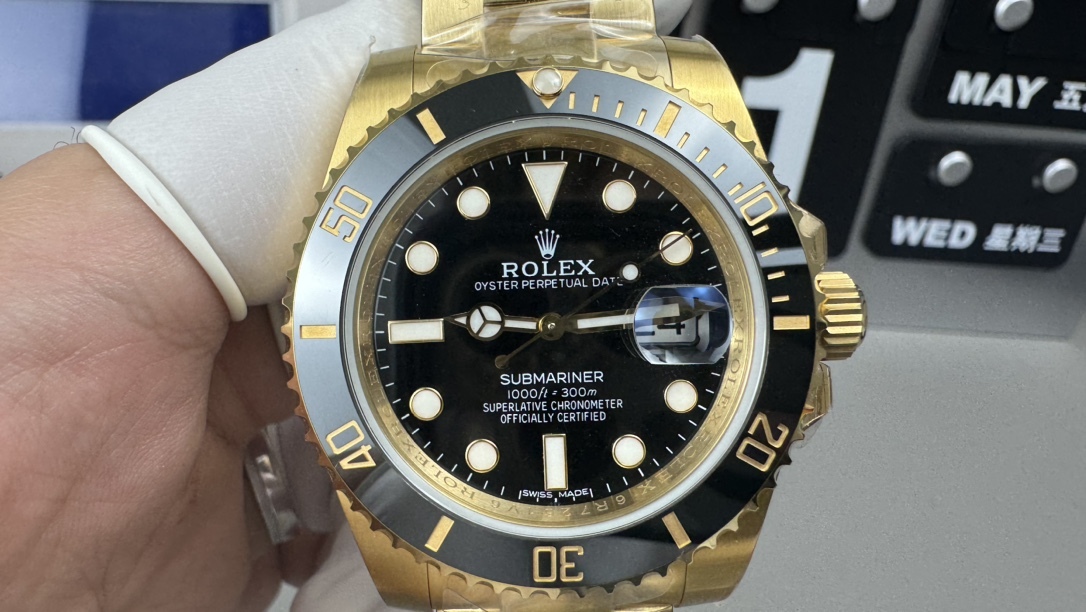 Rolex Submariner men's watch 40mm  Golden Black