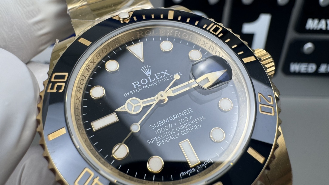 Rolex Submariner men's watch 40mm  Golden Black