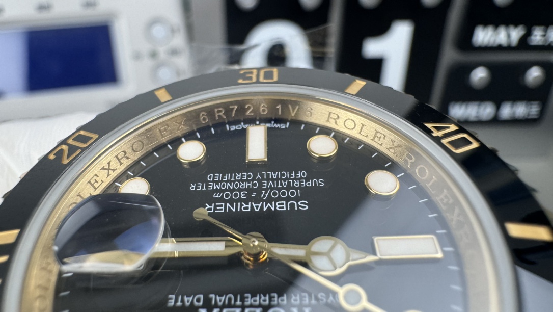 Rolex Submariner men's watch 40mm  Golden Black