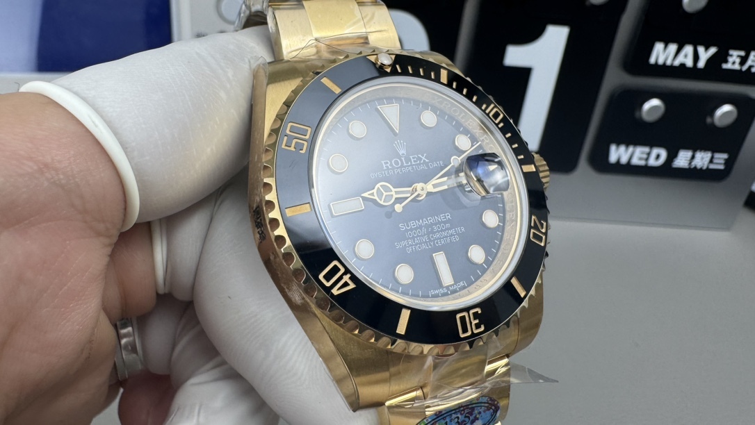 Rolex Submariner men's watch 40mm  Golden Black