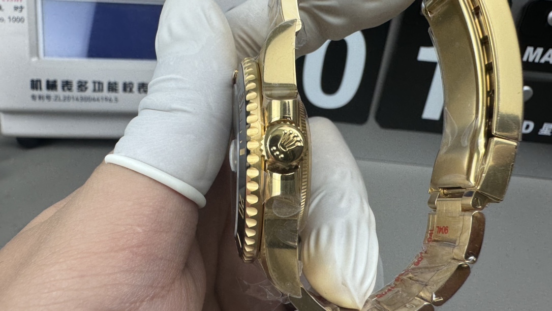 Rolex Submariner men's watch 40mm  Golden Black