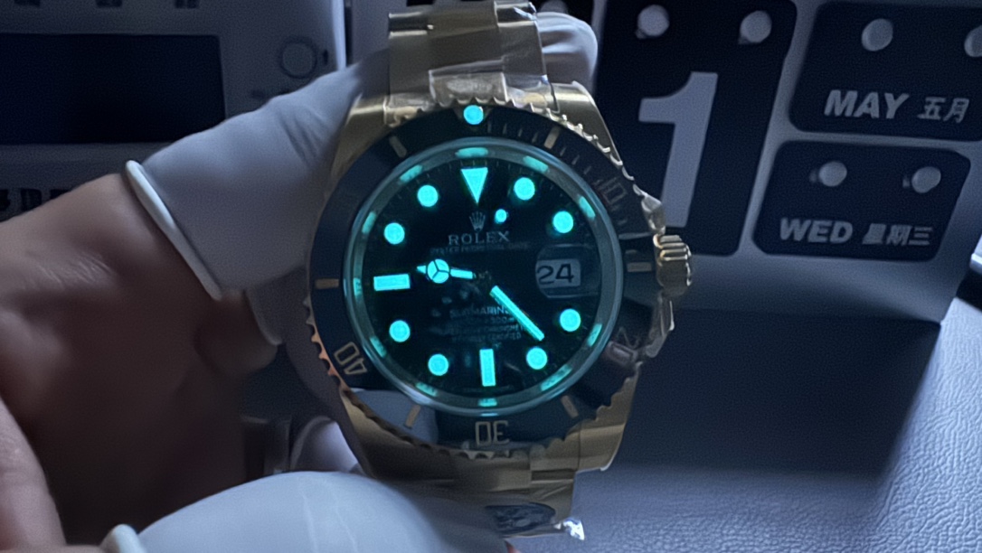 Rolex Submariner men's watch 40mm  Golden Black