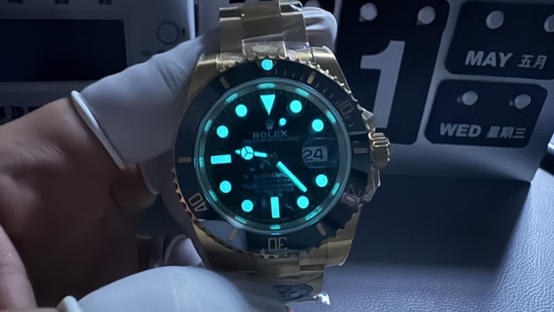 Rolex Submariner men's watch 40mm  Golden Black