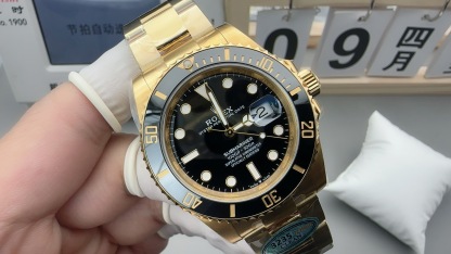 Rolex Submariner men's watch 41mm  Golden Black