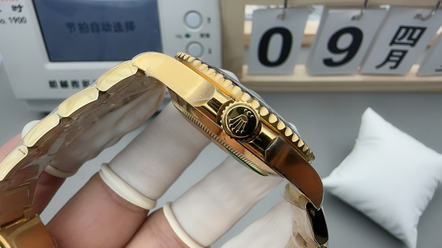 Rolex Submariner men's watch 41mm  Golden Black