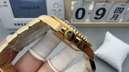 Rolex Submariner men's watch 41mm  Golden Black