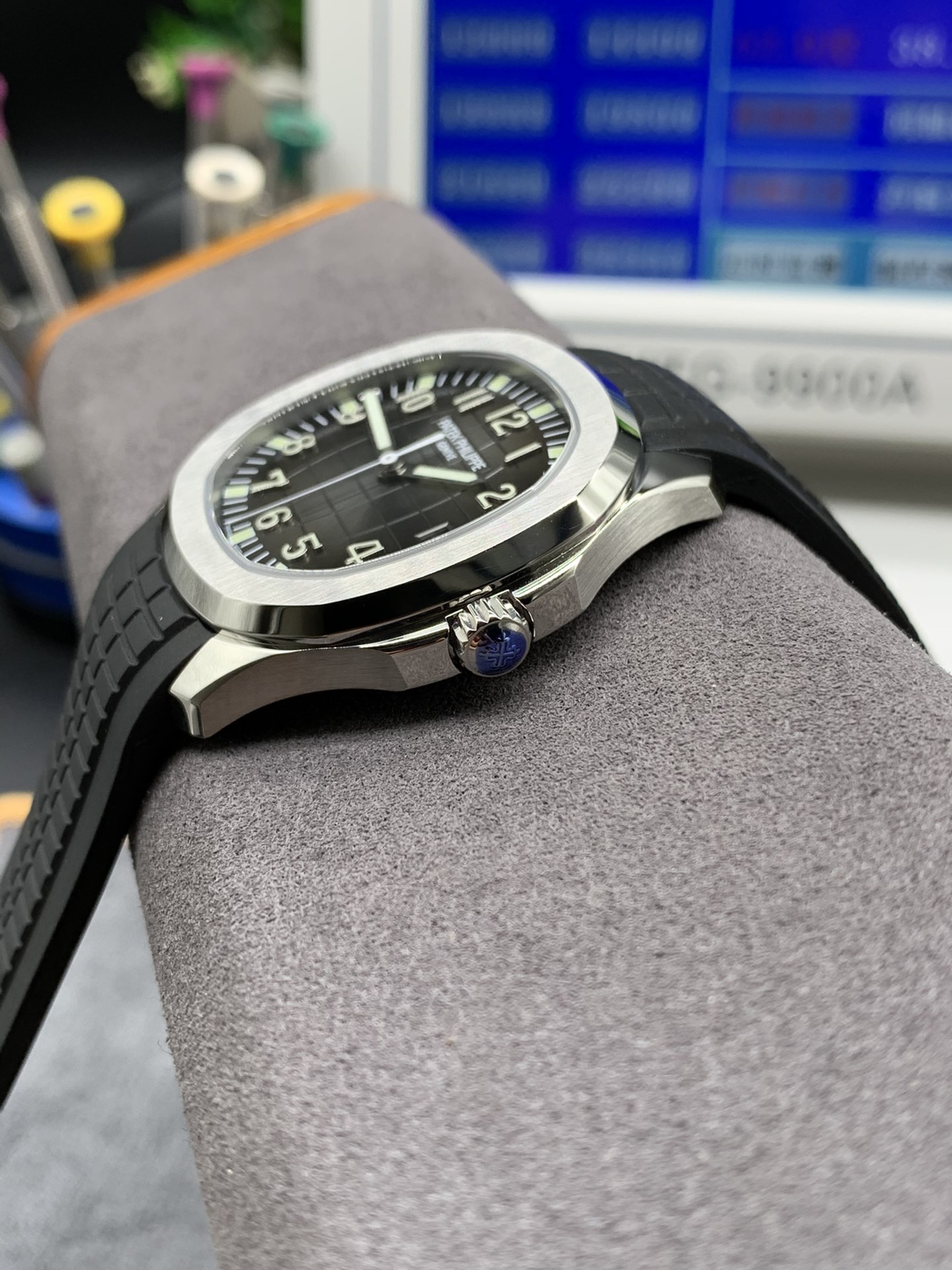 PATEK PHILIPPE AQUANAUT 5167A-001