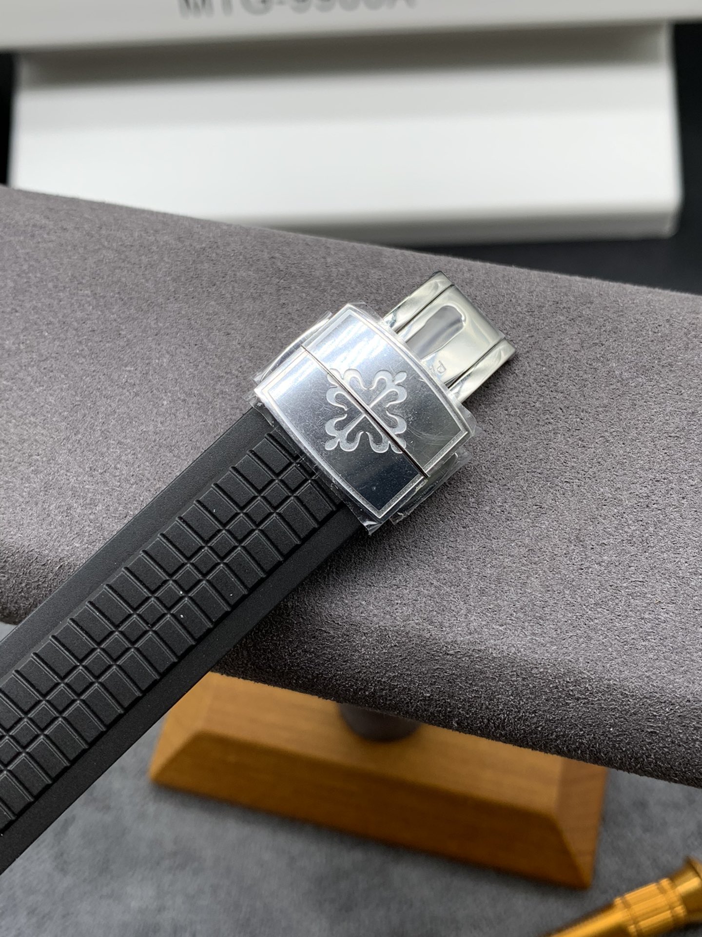 PATEK PHILIPPE AQUANAUT 5167A-001