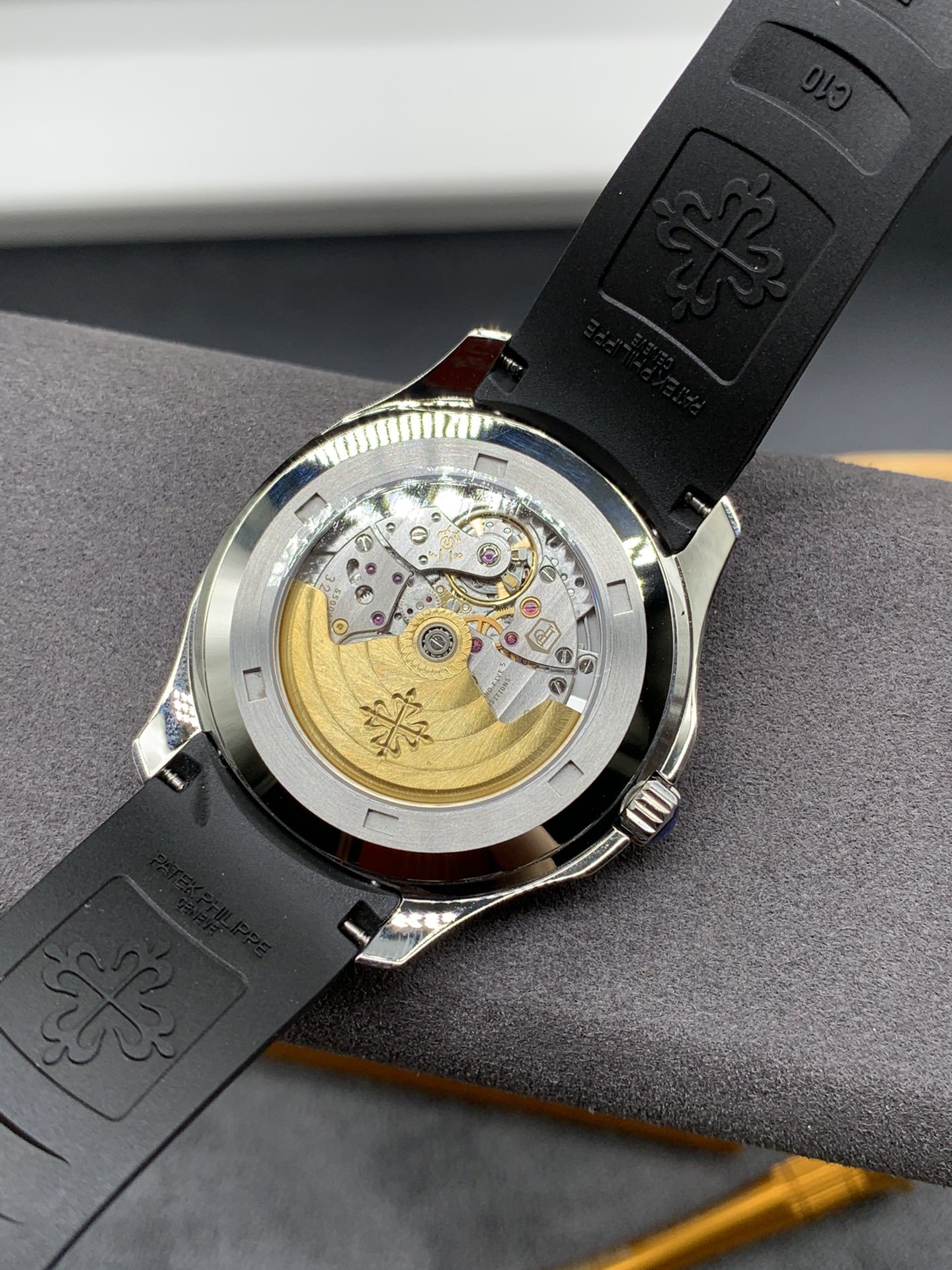 PATEK PHILIPPE AQUANAUT 5167A-001