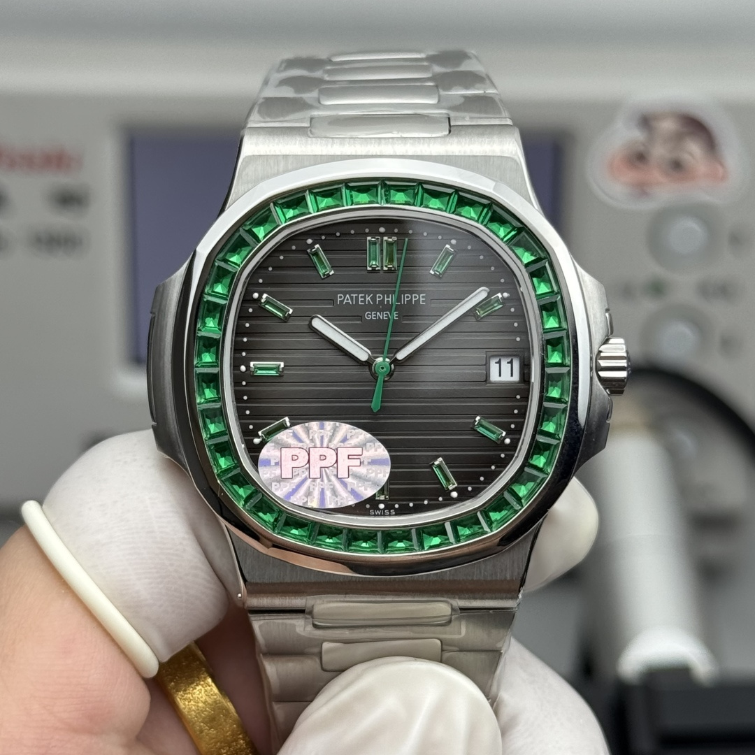 PATEK PHILIPPE NAUTILUS 40mm【5711/113P-001】