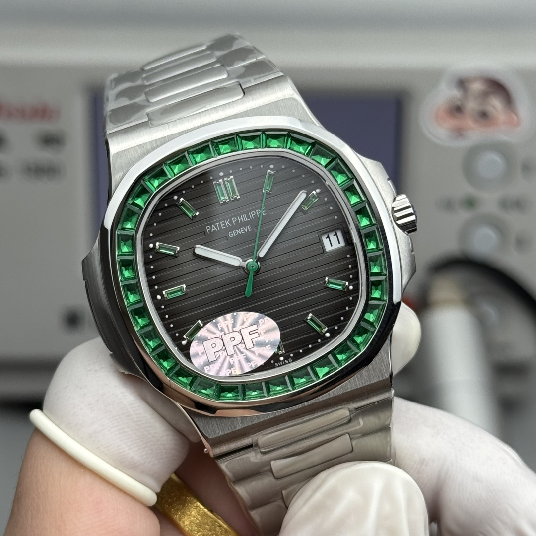 PATEK PHILIPPE NAUTILUS 40mm【5711/113P-001】