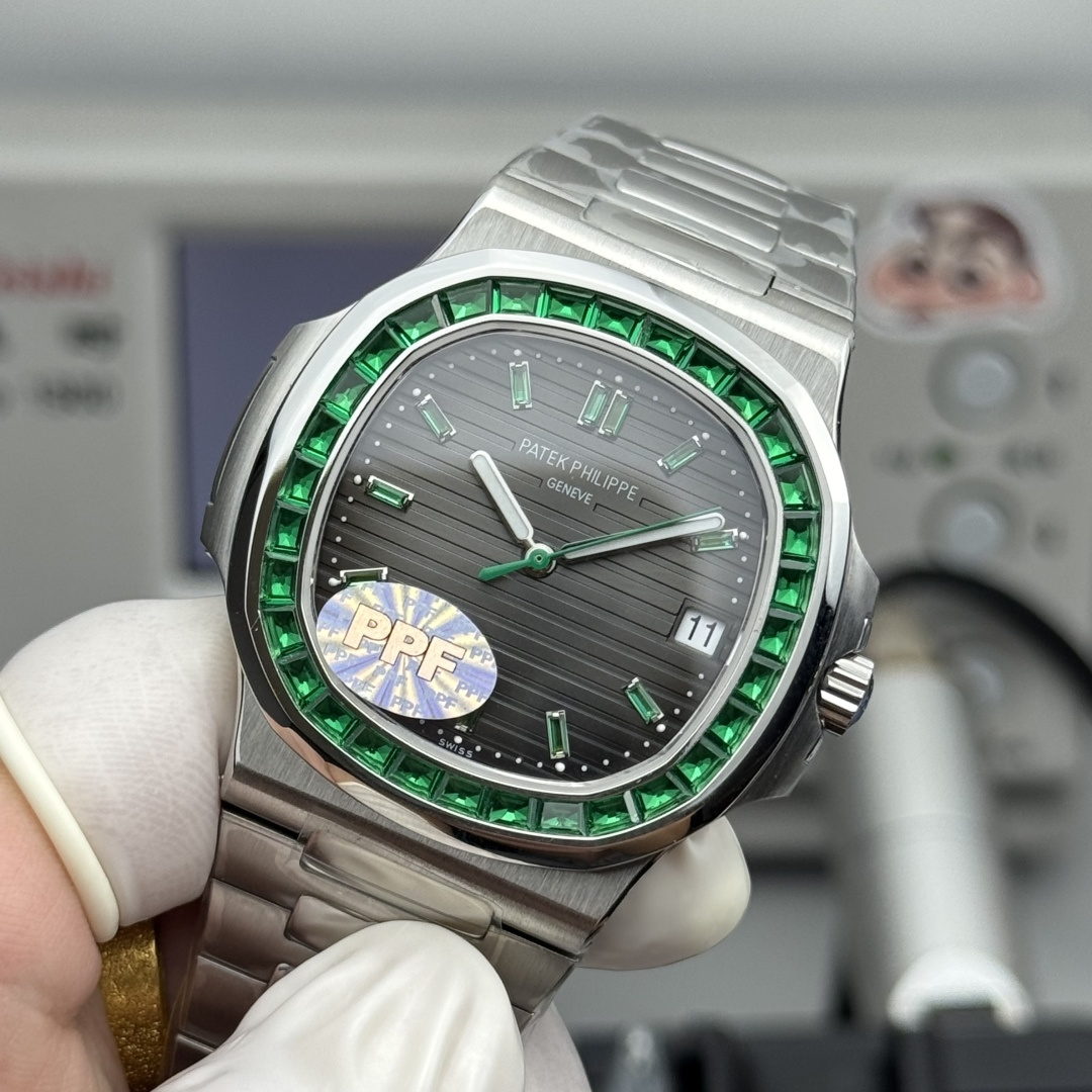 PATEK PHILIPPE NAUTILUS 40mm【5711/113P-001】