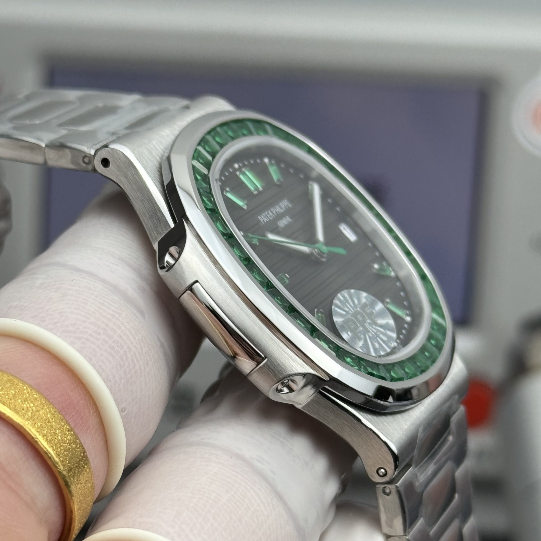 PATEK PHILIPPE NAUTILUS 40mm【5711/113P-001】