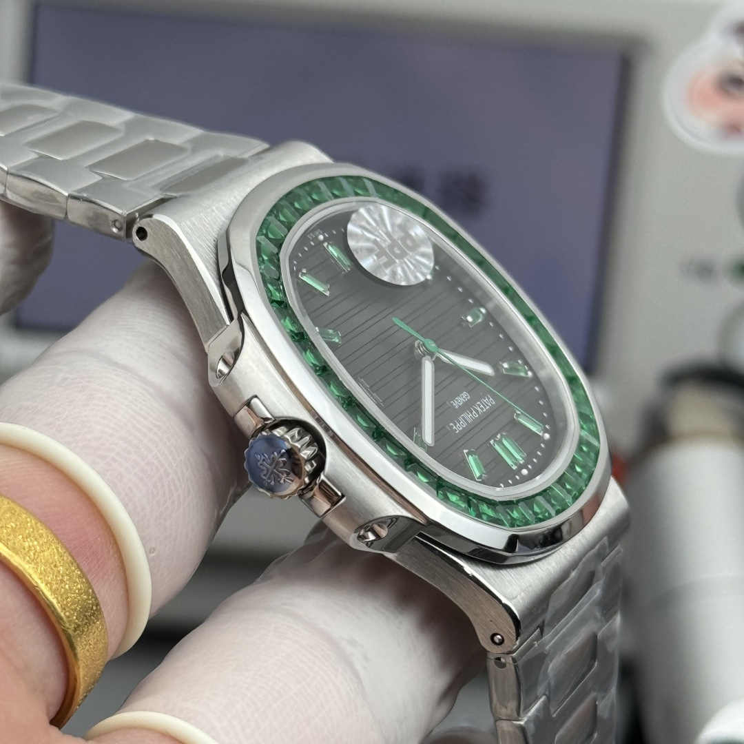 PATEK PHILIPPE NAUTILUS 40mm【5711/113P-001】