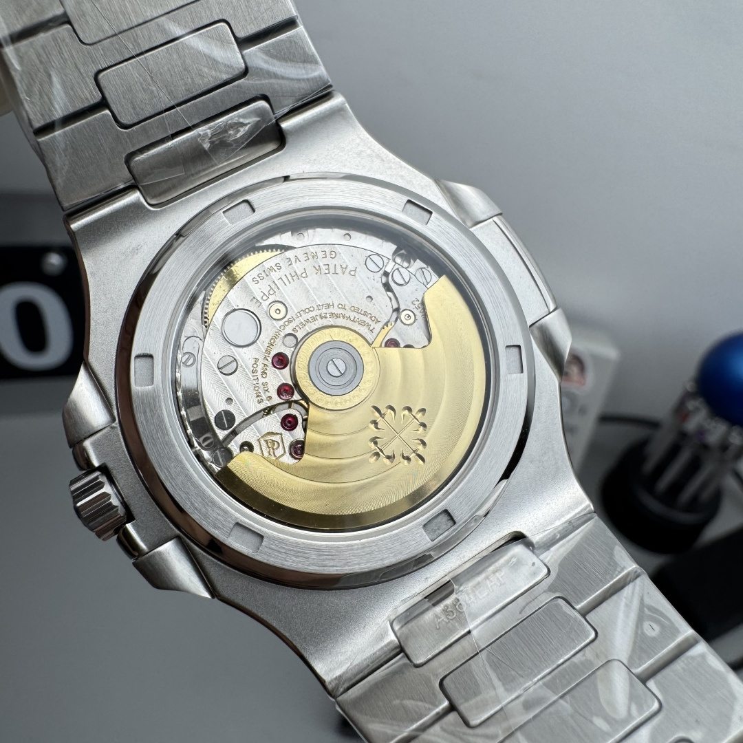 PATEK PHILIPPE NAUTILUS 40mm【5711/113P-001】