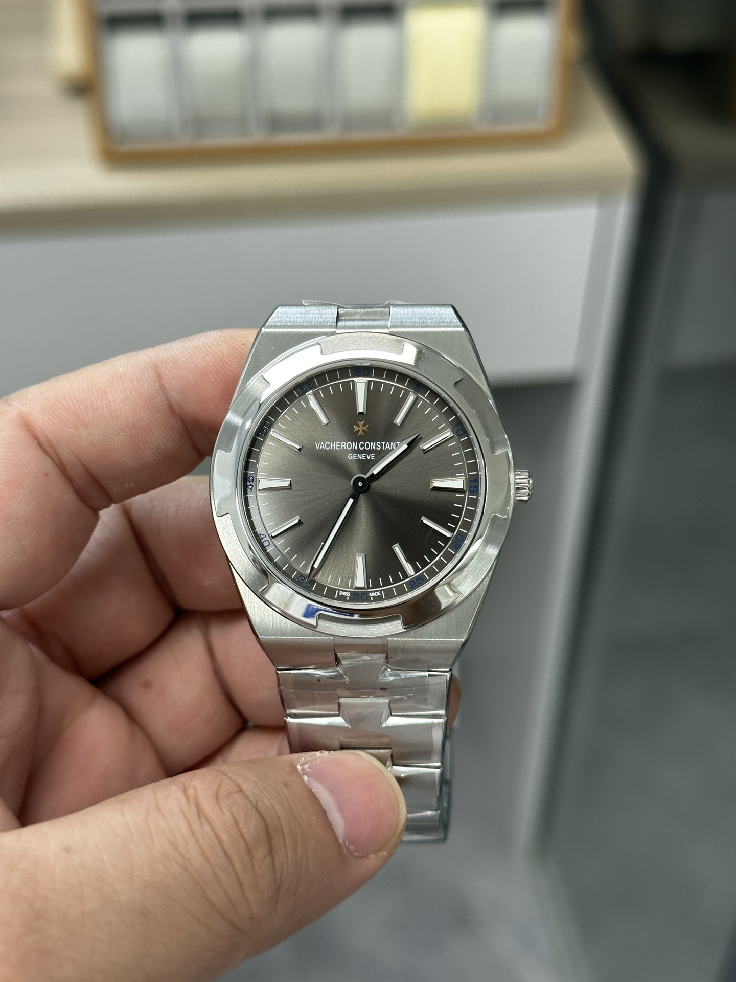 Vacheron Constantin  OVERSEAS 40mm【2000V/120G-B122】