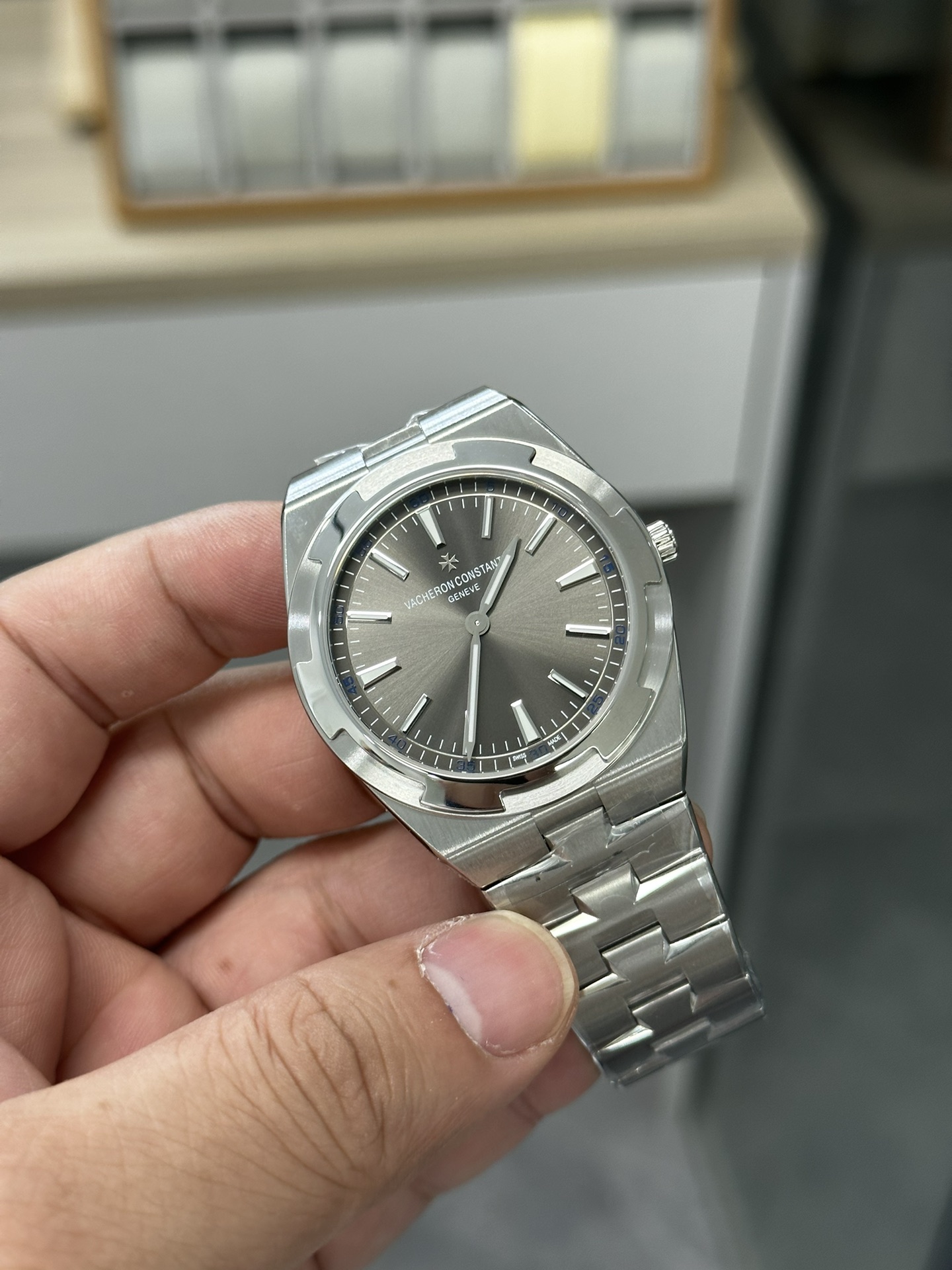 Vacheron Constantin  OVERSEAS 40mm【2000V/120G-B122】