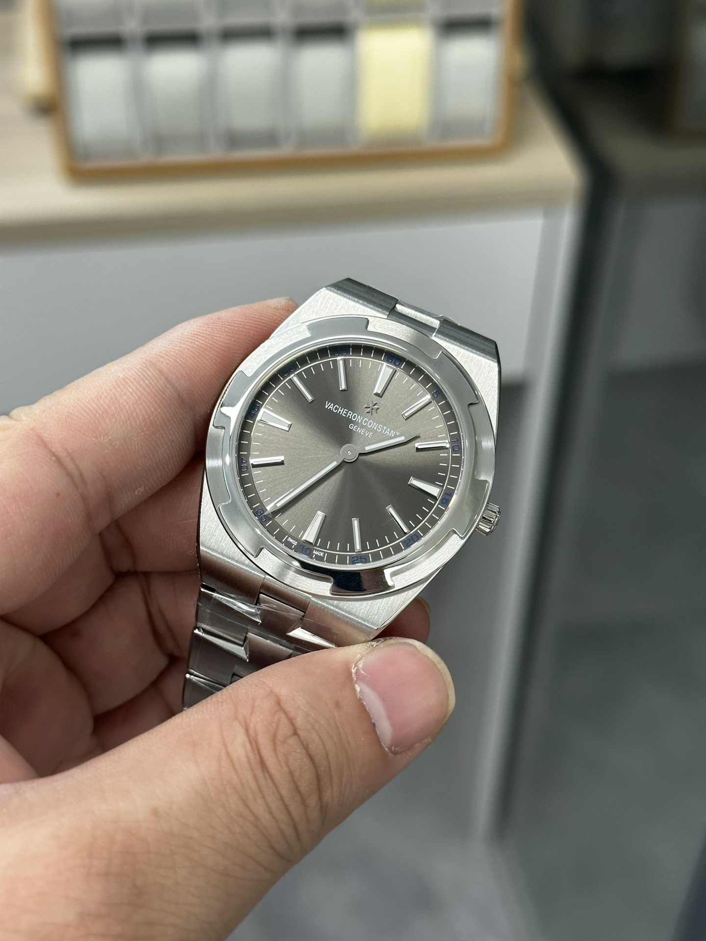 Vacheron Constantin  OVERSEAS 40mm【2000V/120G-B122】