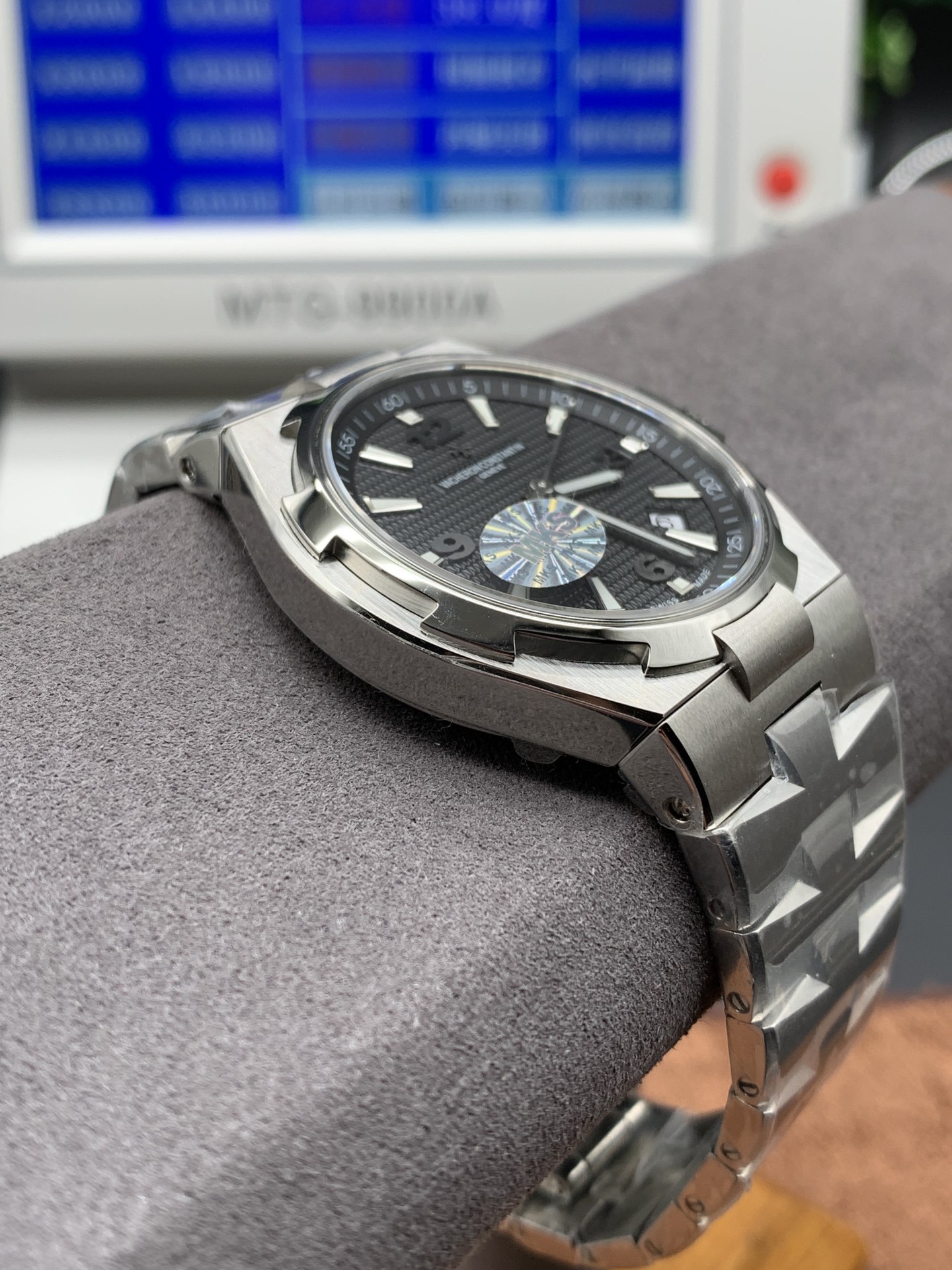 Vacheron Constantin  OVERSEAS 42mm【47450/B01A-9227】