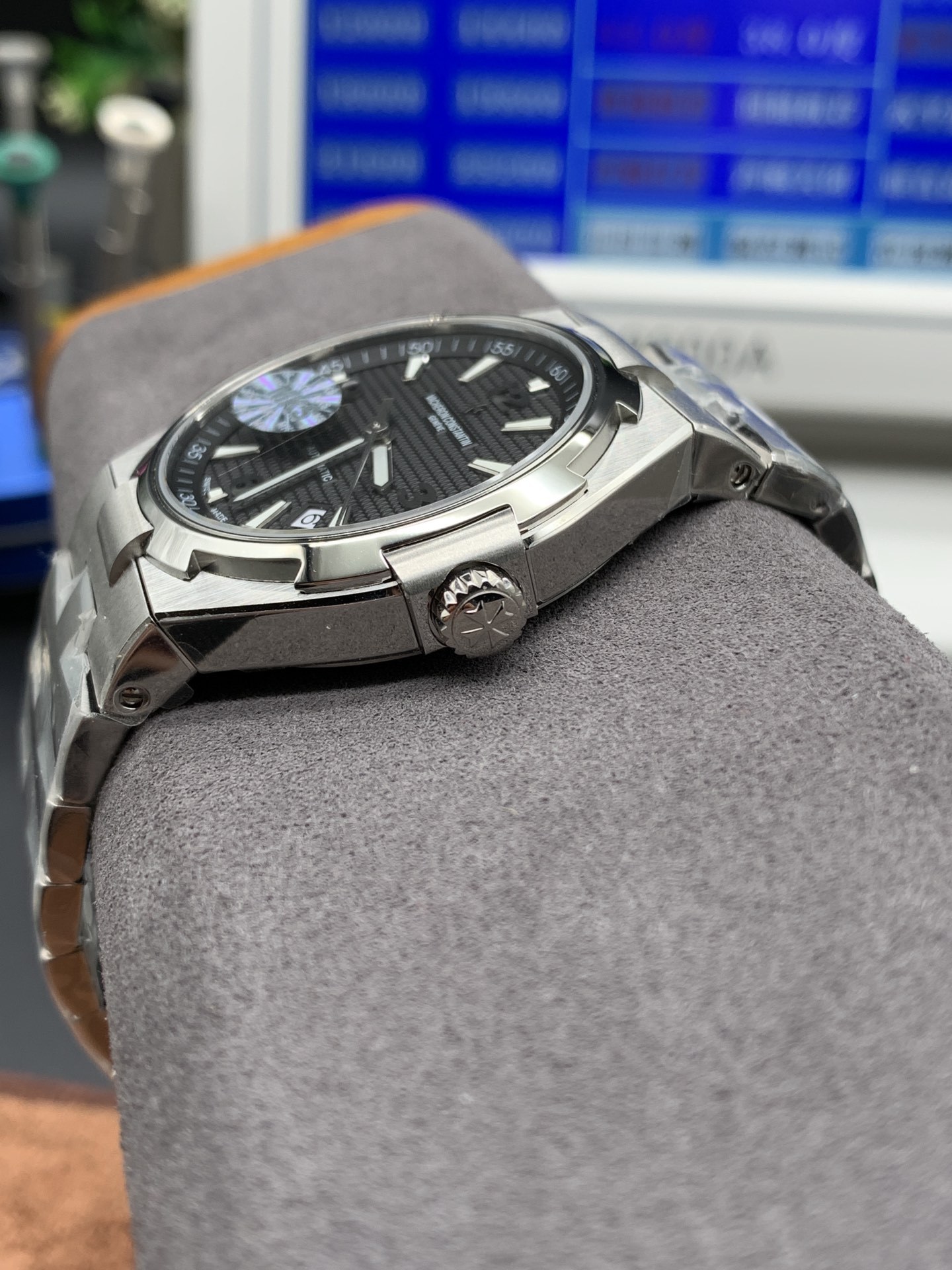 Vacheron Constantin  OVERSEAS 42mm【47450/B01A-9227】