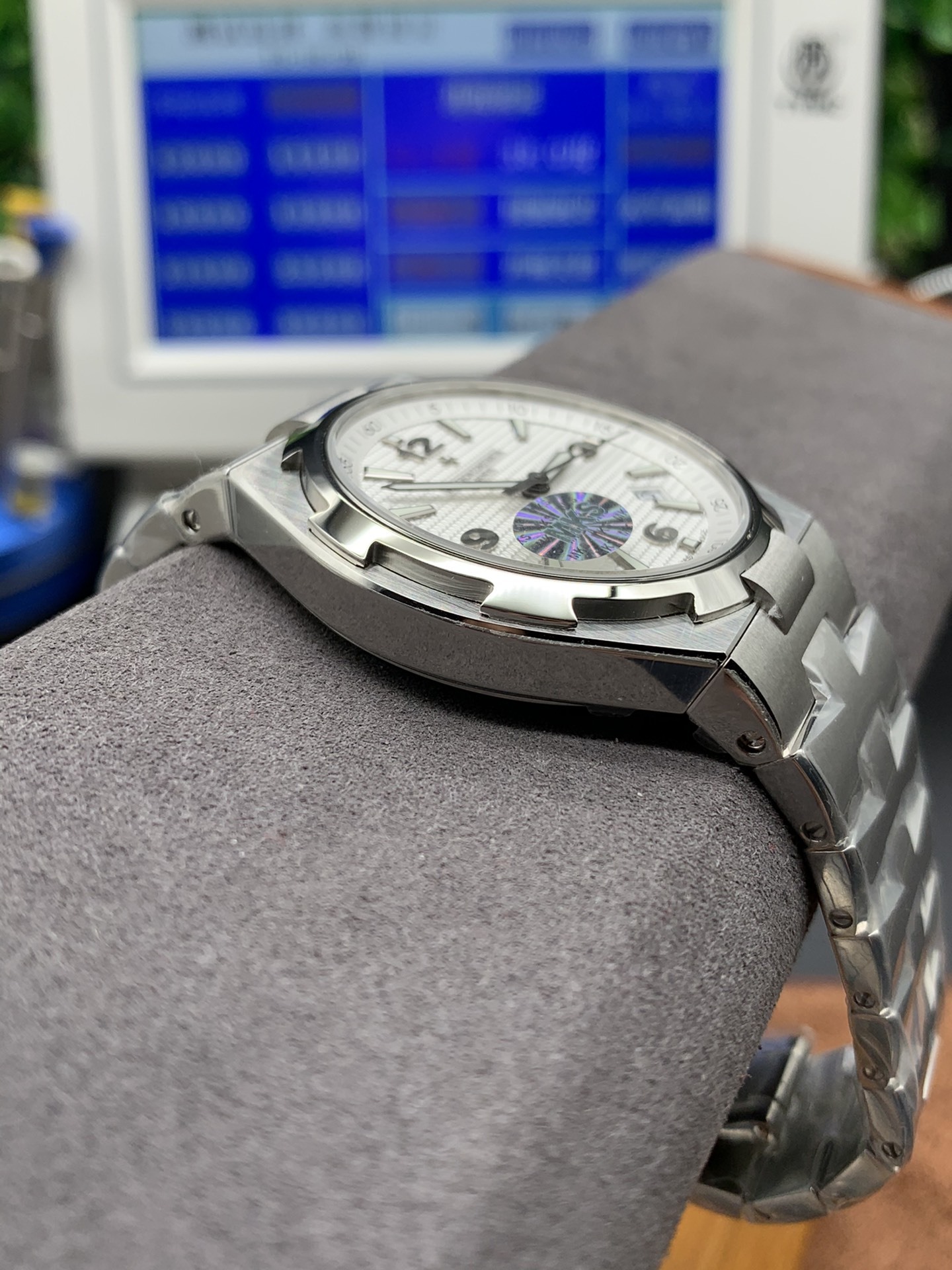 Vacheron Constantin  OVERSEAS 42mm【47450/B01A-9226】