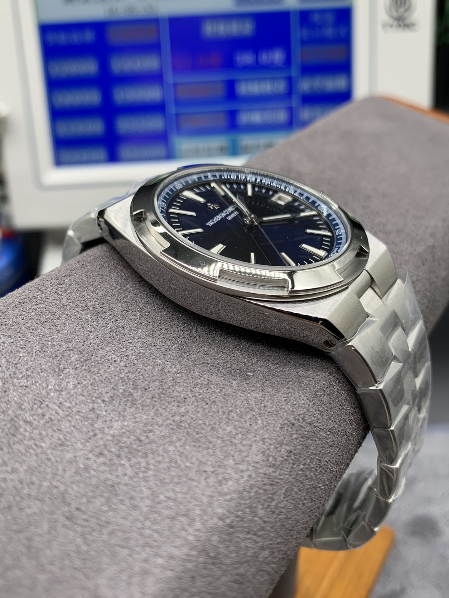 ]Vacheron Constantin  OVERSEAS 41mm【4500V/210A-B128】