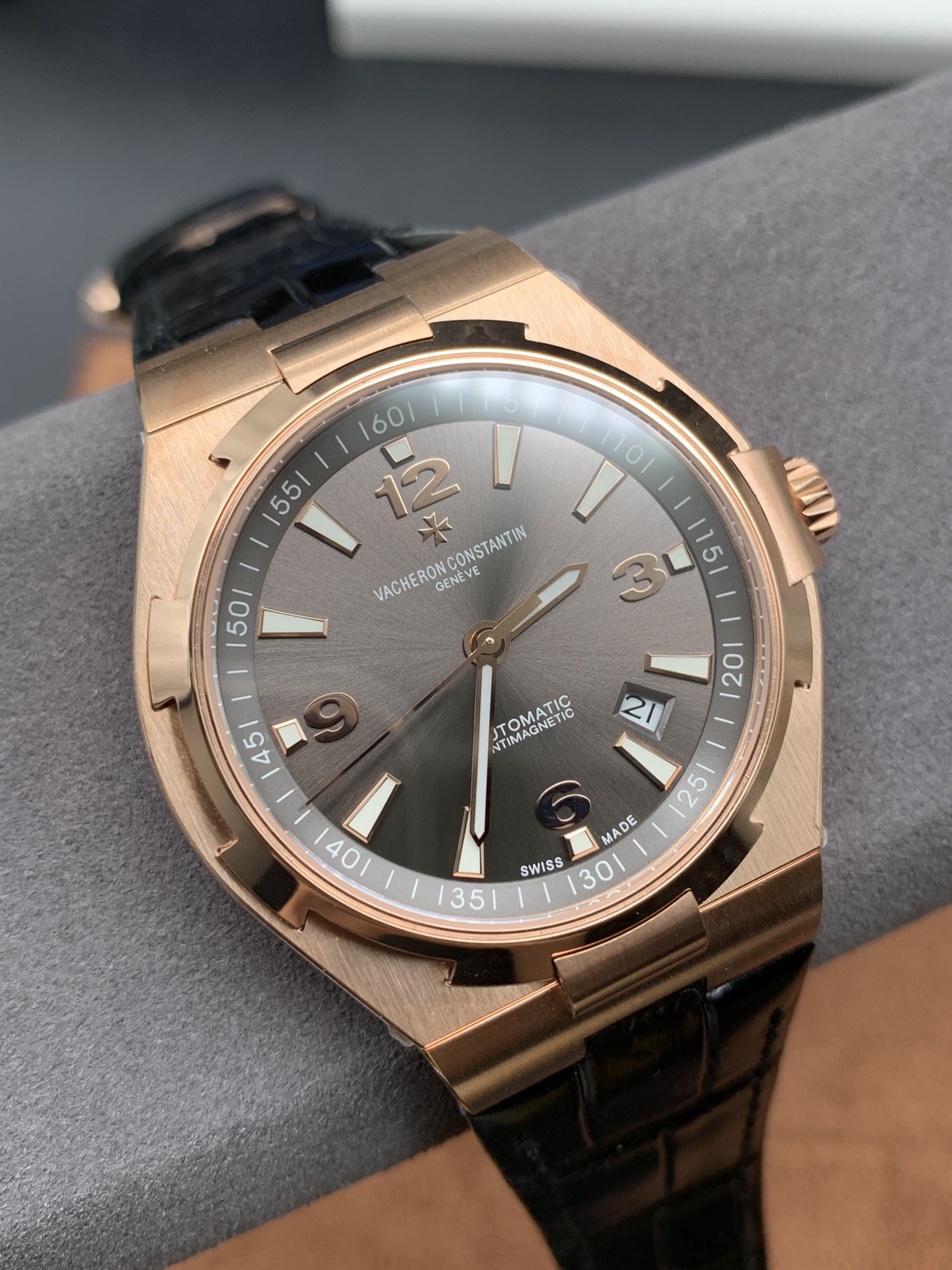 Vacheron Constantin  OVERSEAS 42mm【47040/000R-9666】