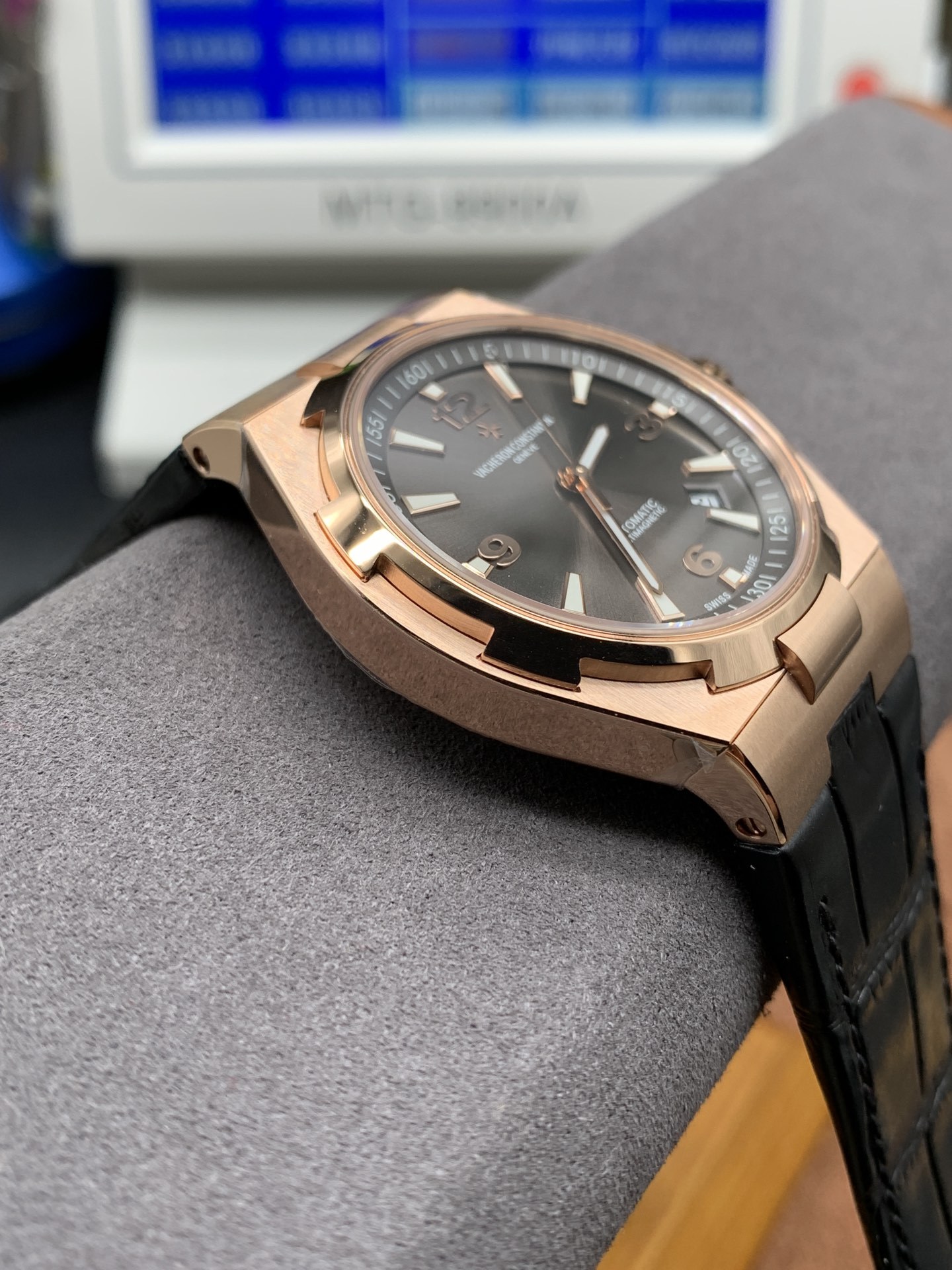 Vacheron Constantin  OVERSEAS 42mm【47040/000R-9666】