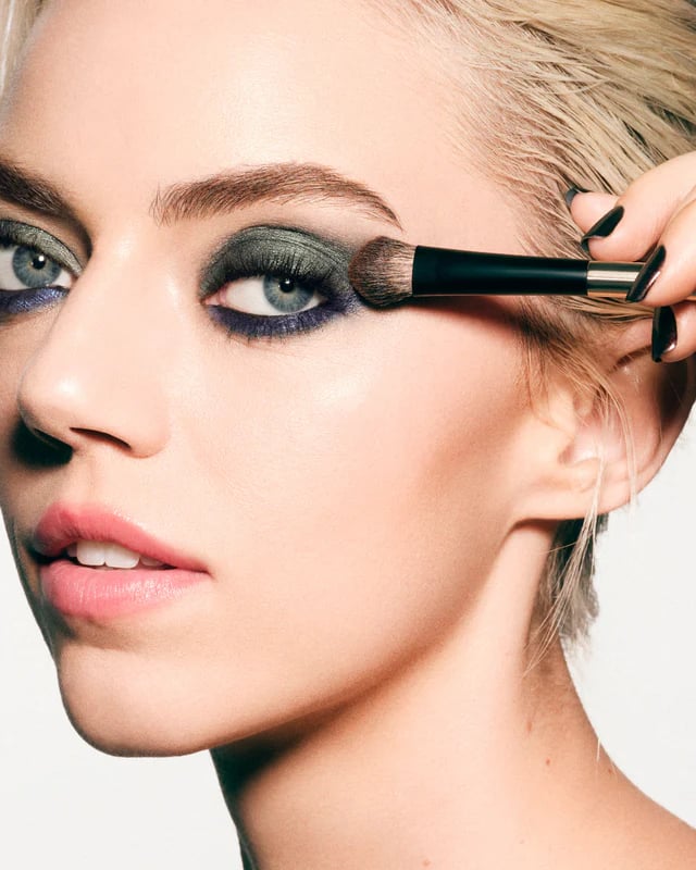 🎨💫 Multicolor Metallic Eyeshadow – Buildable, shimmering metallic eyeshadow