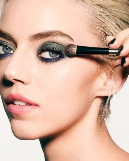 🎨💫 Multicolor Metallic Eyeshadow – Buildable, shimmering metallic eyeshadow