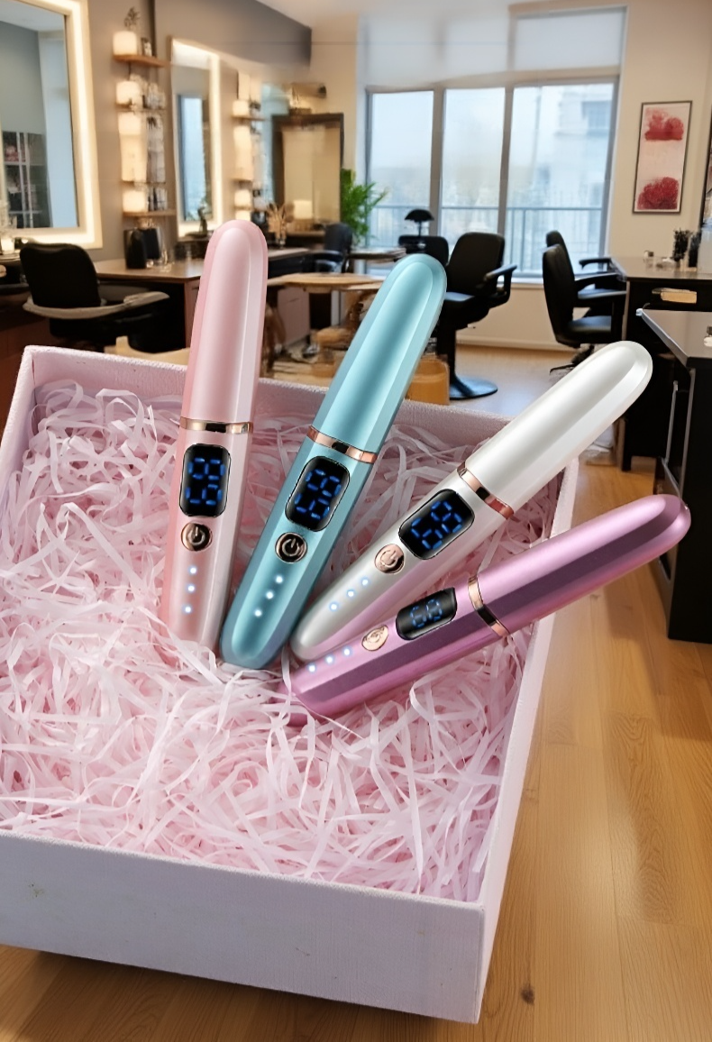 Portable eyelash curler with battery compartment