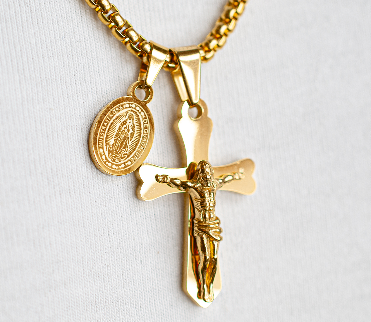 🌟 Jesus Christ & Saint Mary комплект –За тези, които искат да носят вярата в сърцето си, това е перфектният аксесоар. ✝️