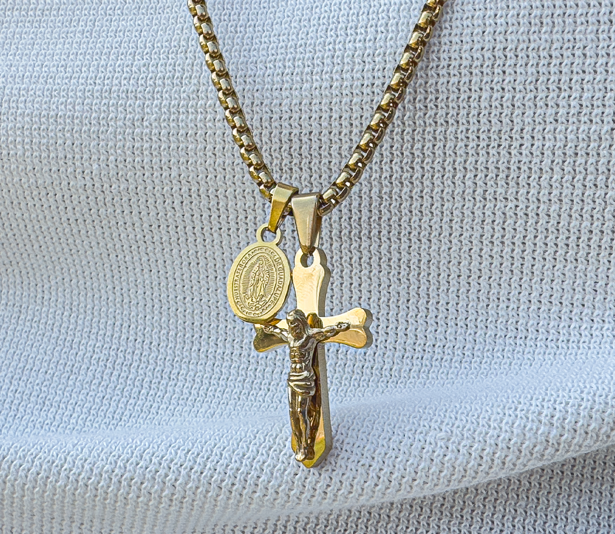 🌟 Jesus Christ & Saint Mary комплект –За тези, които искат да носят вярата в сърцето си, това е перфектният аксесоар. ✝️