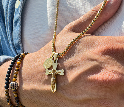 🌟 Jesus Christ & Saint Mary комплект –За тези, които искат да носят вярата в сърцето си, това е перфектният аксесоар. ✝️