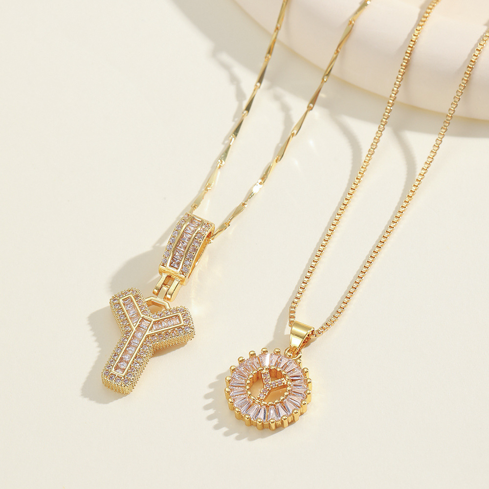 💎 2 бр. колиета с диаманти и инициали – Искрящ блясък и стил, които ще придадат уникален акцент на всяка визия ✨💖 Перфектен избор за специални моменти и подаръци 🎁📦