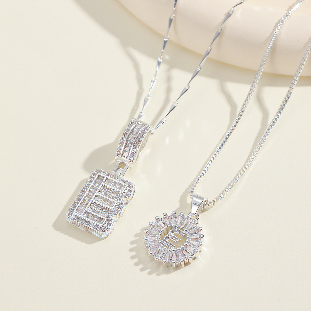 💎 2 бр. колиета с диаманти и инициали – Искрящ блясък и стил, които ще придадат уникален акцент на всяка визия ✨💖 Перфектен избор за специални моменти и подаръци 🎁📦