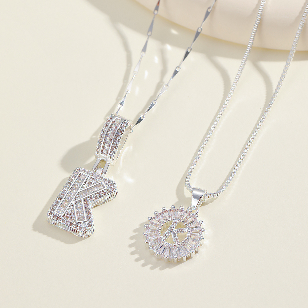 💎 2 бр. колиета с диаманти и инициали – Искрящ блясък и стил, които ще придадат уникален акцент на всяка визия ✨💖 Перфектен избор за специални моменти и подаръци 🎁📦