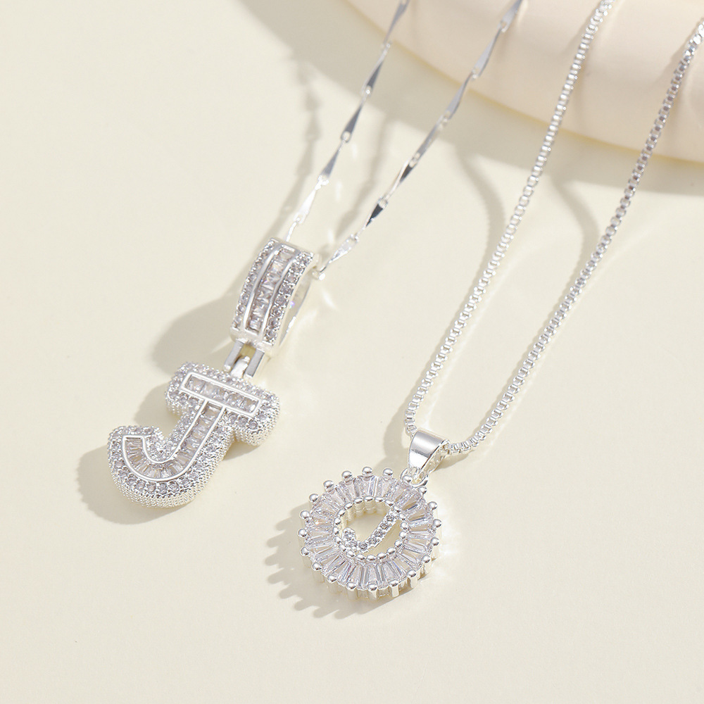 💎 2 бр. колиета с диаманти и инициали – Искрящ блясък и стил, които ще придадат уникален акцент на всяка визия ✨💖 Перфектен избор за специални моменти и подаръци 🎁📦