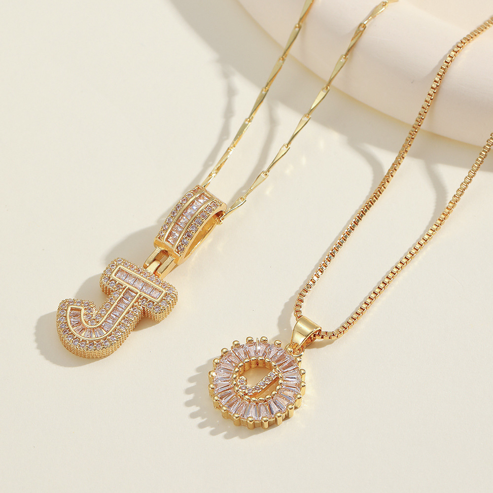 💎 2 бр. колиета с диаманти и инициали – Искрящ блясък и стил, които ще придадат уникален акцент на всяка визия ✨💖 Перфектен избор за специални моменти и подаръци 🎁📦