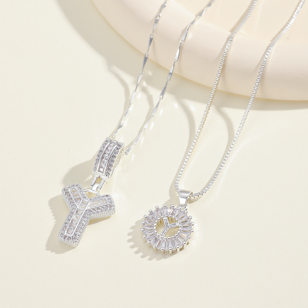 💎 2 бр. колиета с диаманти и инициали – Искрящ блясък и стил, които ще придадат уникален акцент на всяка визия ✨💖 Перфектен избор за специални моменти и подаръци 🎁📦