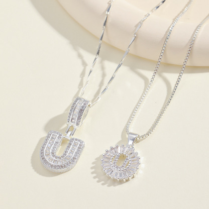 💎 2 бр. колиета с диаманти и инициали – Искрящ блясък и стил, които ще придадат уникален акцент на всяка визия ✨💖 Перфектен избор за специални моменти и подаръци 🎁📦