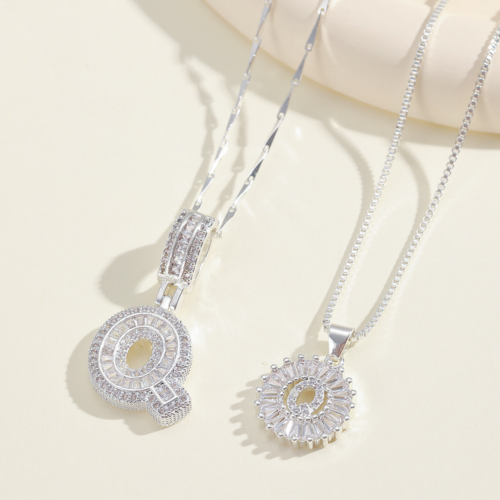 💎 2 бр. колиета с диаманти и инициали – Искрящ блясък и стил, които ще придадат уникален акцент на всяка визия ✨💖 Перфектен избор за специални моменти и подаръци 🎁📦