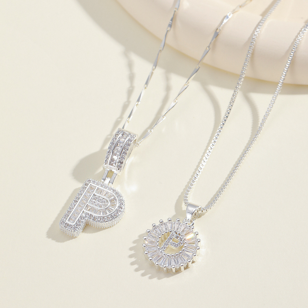 💎 2 бр. колиета с диаманти и инициали – Искрящ блясък и стил, които ще придадат уникален акцент на всяка визия ✨💖 Перфектен избор за специални моменти и подаръци 🎁📦