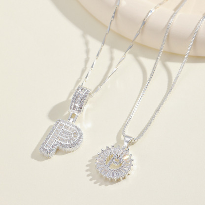 💎 2 бр. колиета с диаманти и инициали – Искрящ блясък и стил, които ще придадат уникален акцент на всяка визия ✨💖 Перфектен избор за специални моменти и подаръци 🎁📦